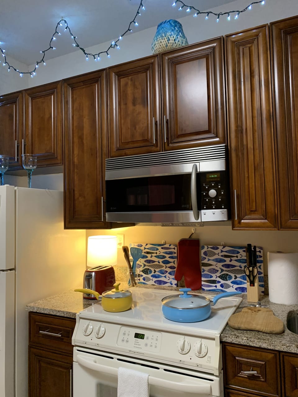 Condo, 1 Bedroom | Private kitchen | Fridge, oven, coffee/tea maker