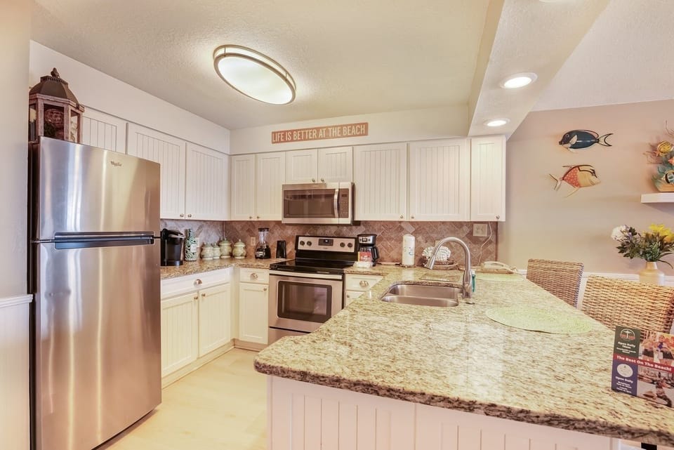 Condo, 2 Bedrooms | Private kitchen | Fridge, microwave, oven, dishwasher