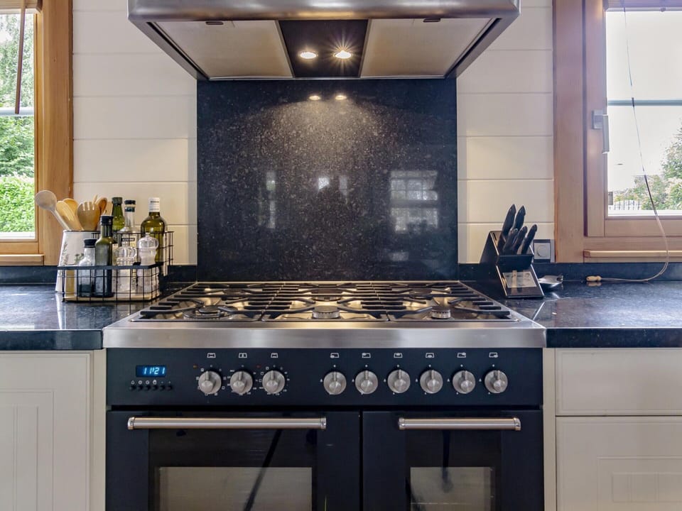 House | Private kitchen | Electric kettle, highchair