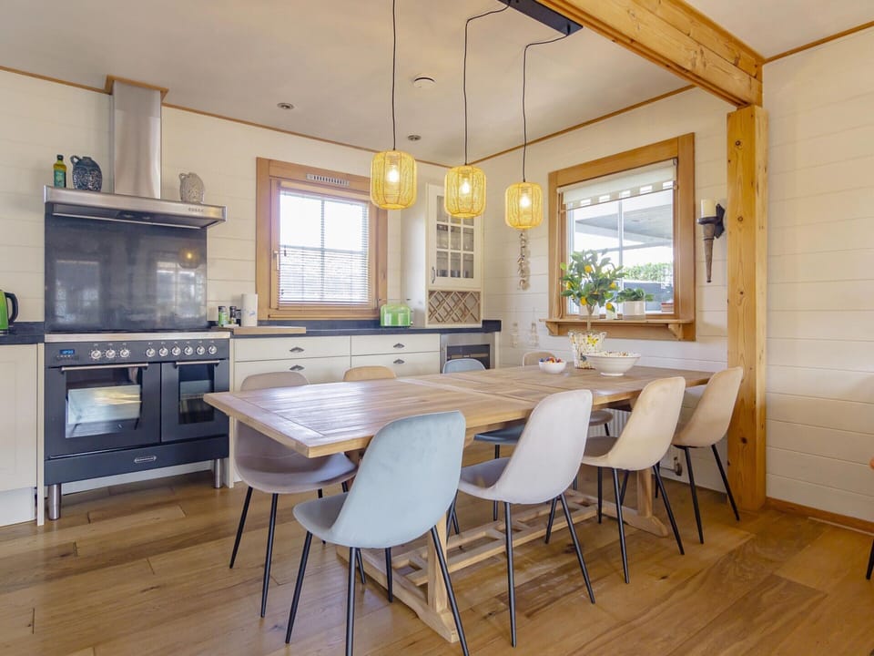 House | Private kitchen | Electric kettle, highchair