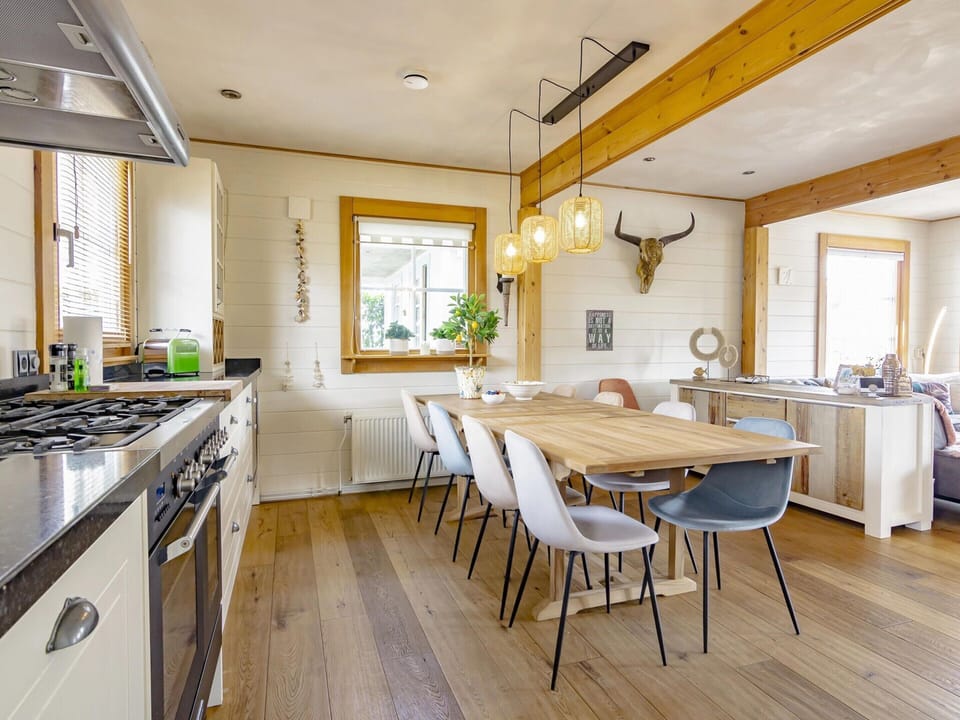 House | Private kitchen | Electric kettle, highchair
