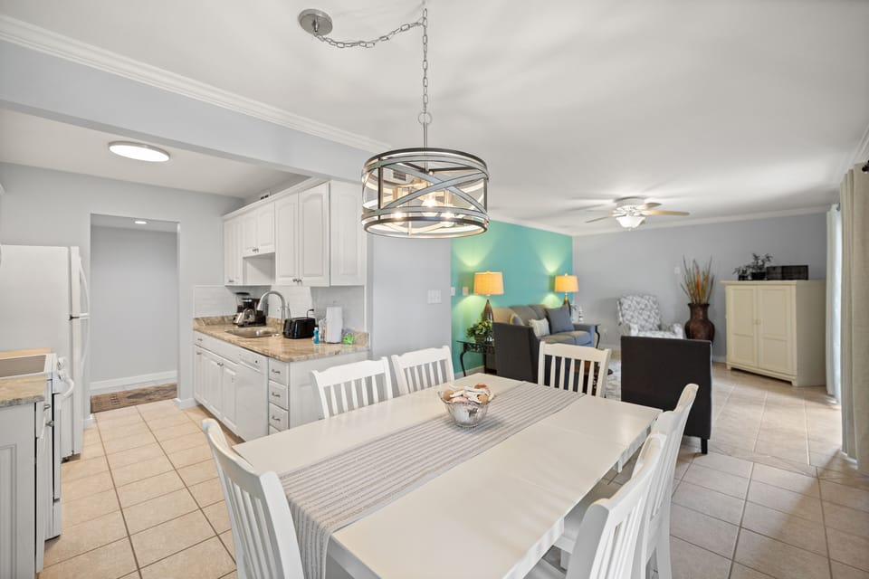 Condo, 2 Bedrooms | Interior