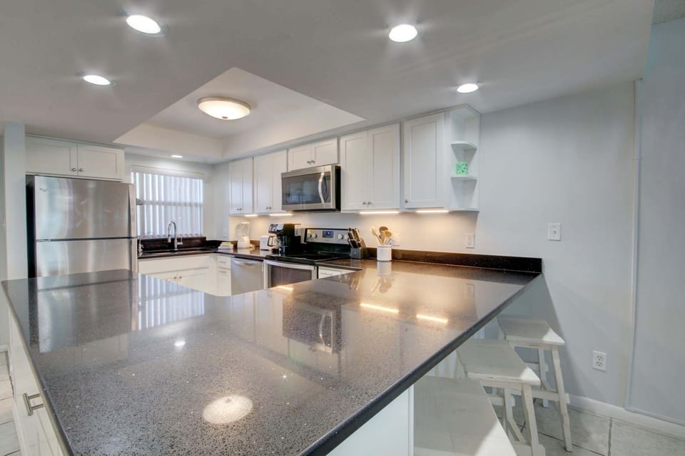 Condo, 2 Bedrooms | Private kitchen | Coffee/tea maker, fridge, oven, stovetop