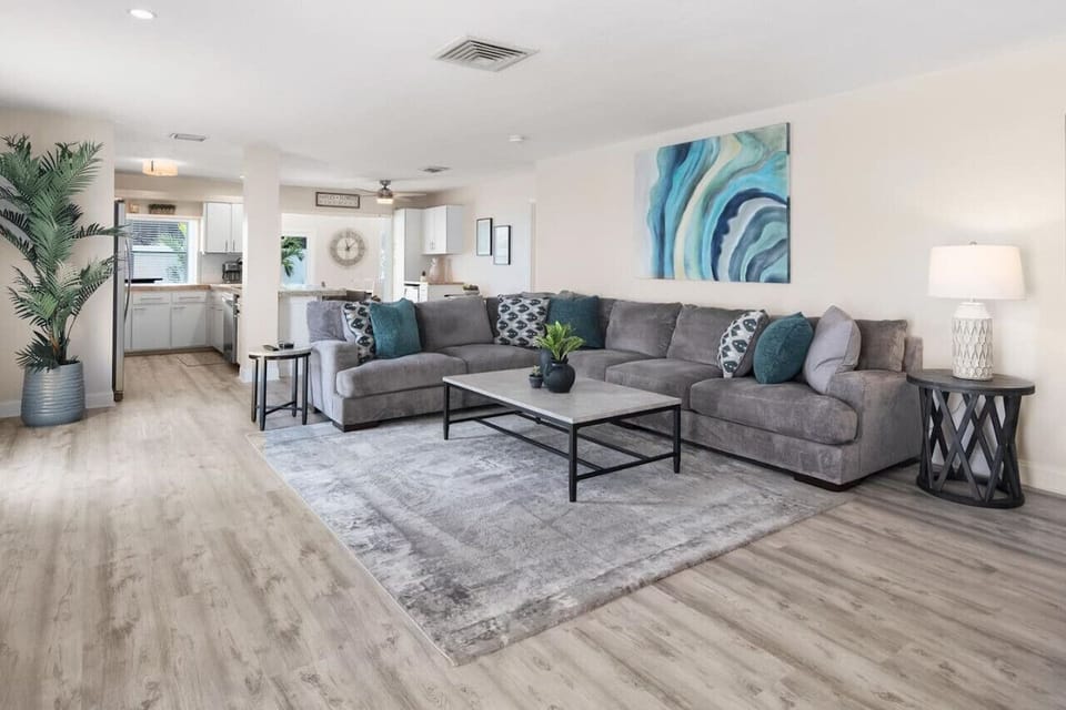 Living Room: Stylish space with vibrant art and comfy seating, perfect for relaxing and socializing!