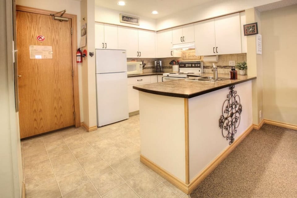 Cook a meal for your loved one in this well equipped kitchen