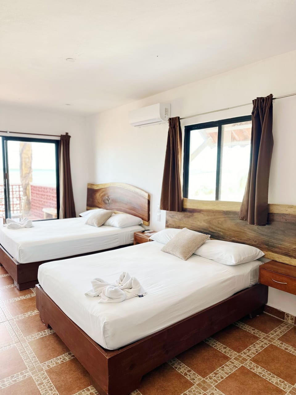 Basic Room, 2 Double Beds, Lake View | In-room safe, free WiFi, bed sheets