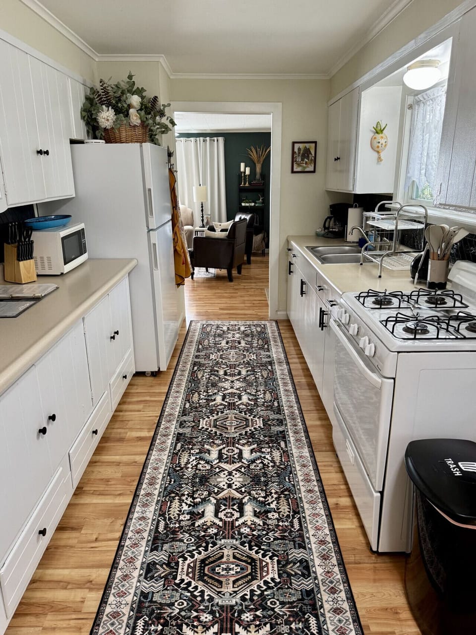 Kitchen has everything you will need to prepare a great meal