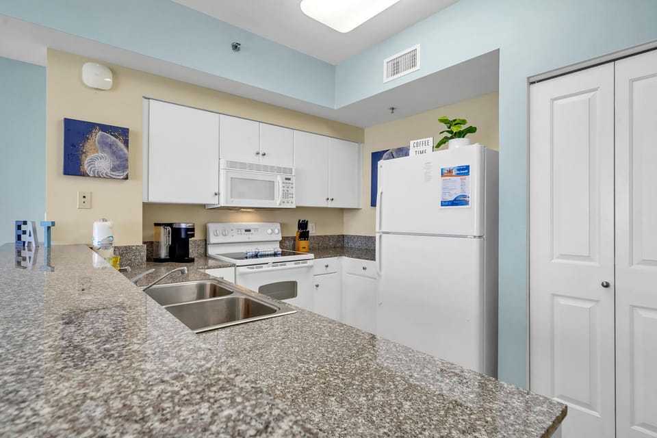 Kitchen with plenty of counter space
