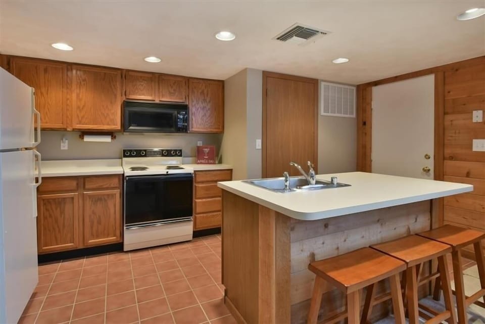 Indoors, Kitchen, Sink, Sink Faucet, Microwave