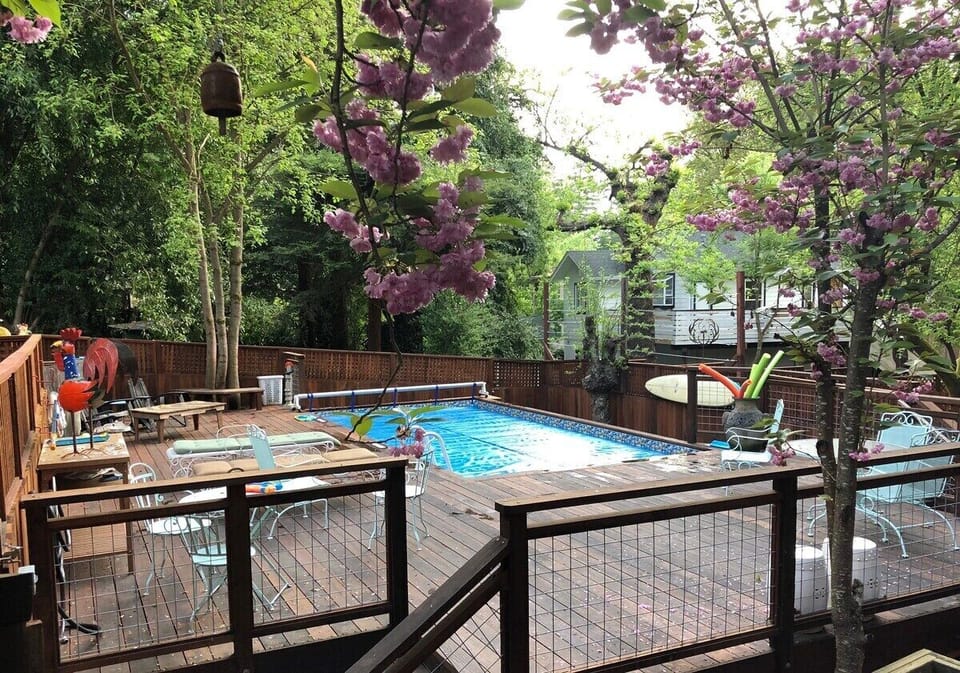 Shared pool/deck