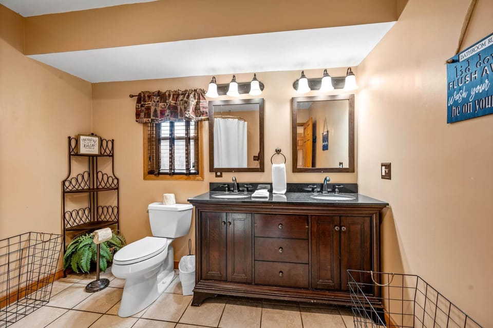 Ensuite Bathroom 1 (1)
