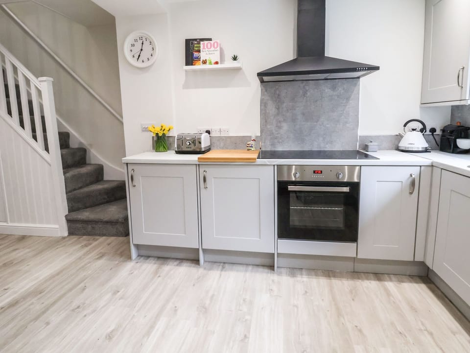 Fridge, dishwasher, electric kettle, toaster