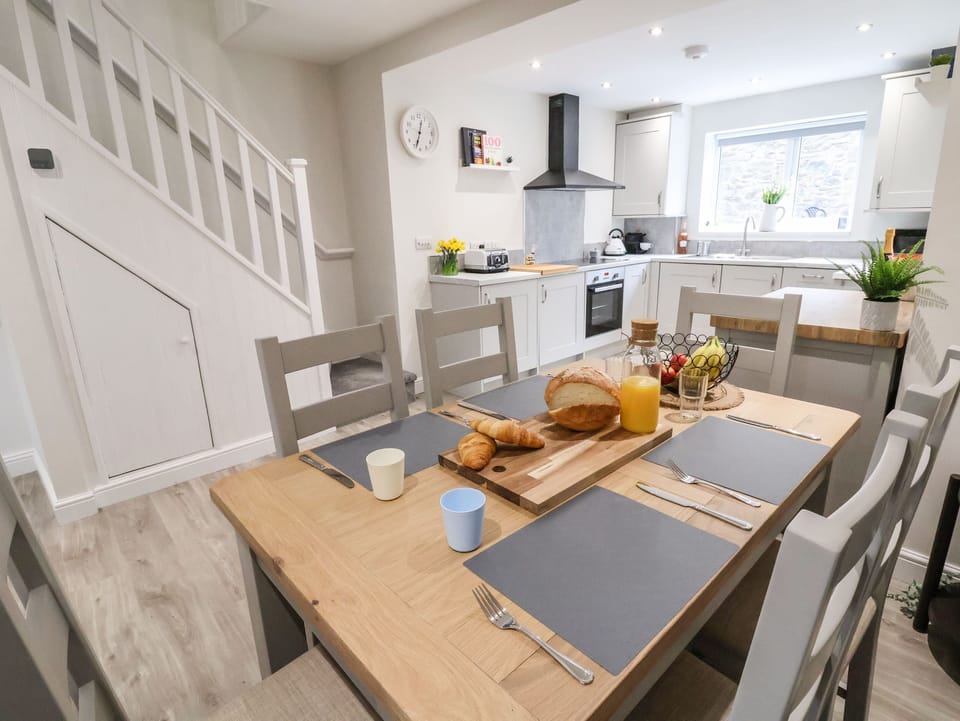 Fridge, dishwasher, electric kettle, toaster
