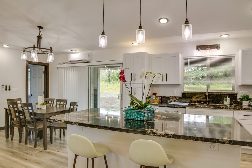 Kitchen | 1-Story House | In-Unit Laundry | 3 Mi to Shipman & Haena Beaches