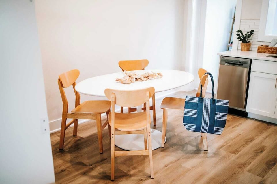 Dine in with a full kitchen and great space or enjoy one of Dunedin's many fantastic restaurants. 