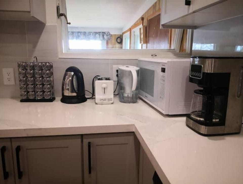Full kitchen