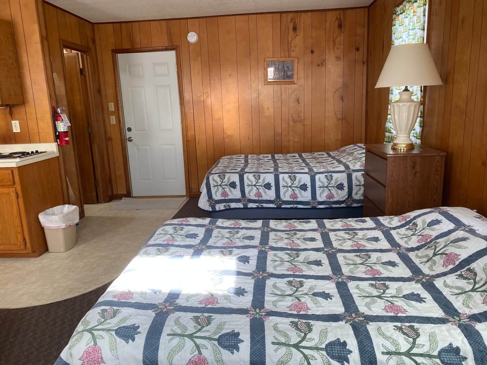 Cabin 2 - sleeping area - view 2