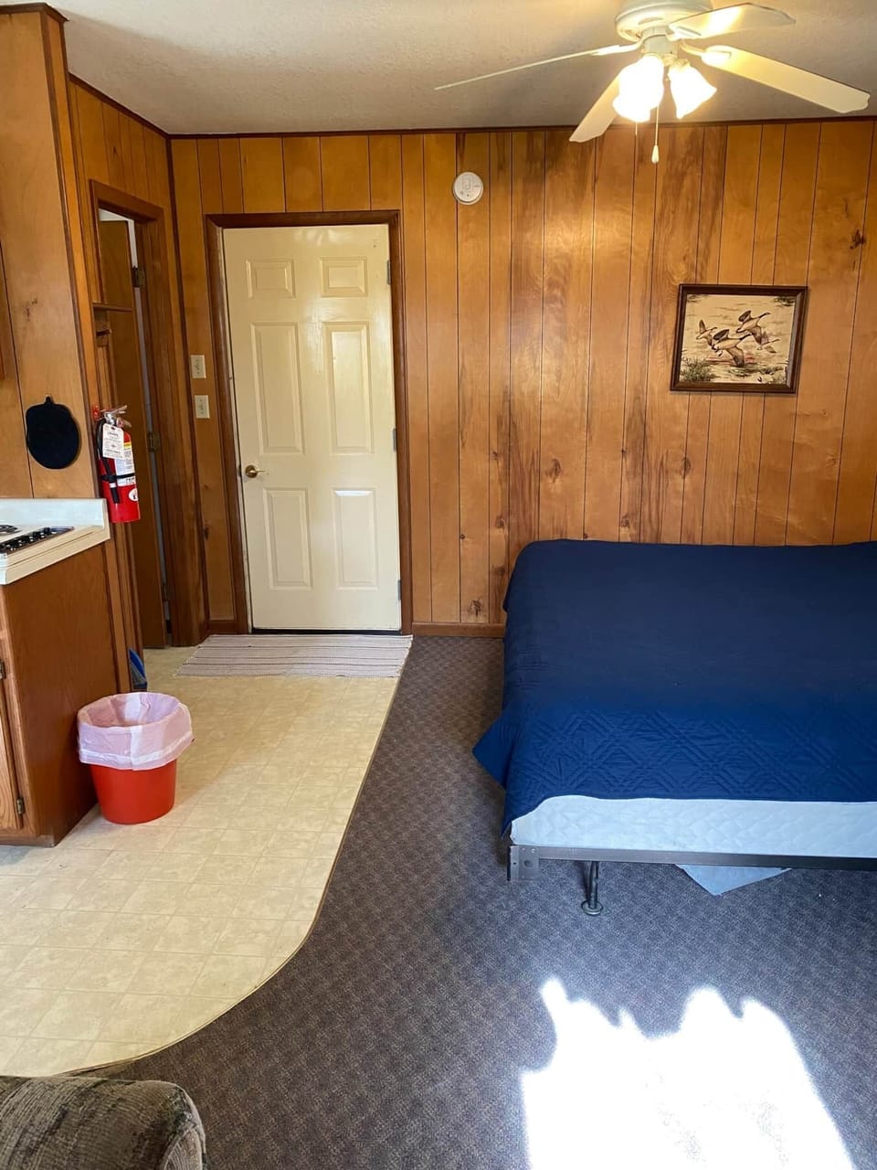 Cabin 3 - entry way (1)