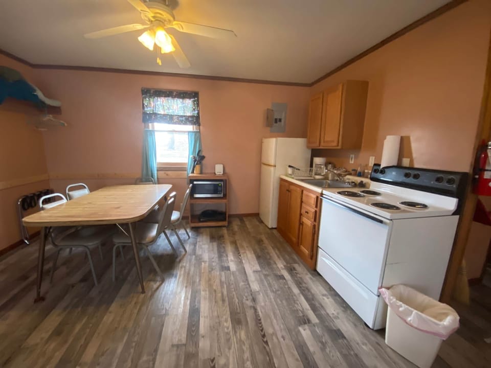 Cabin 8 - interior 3