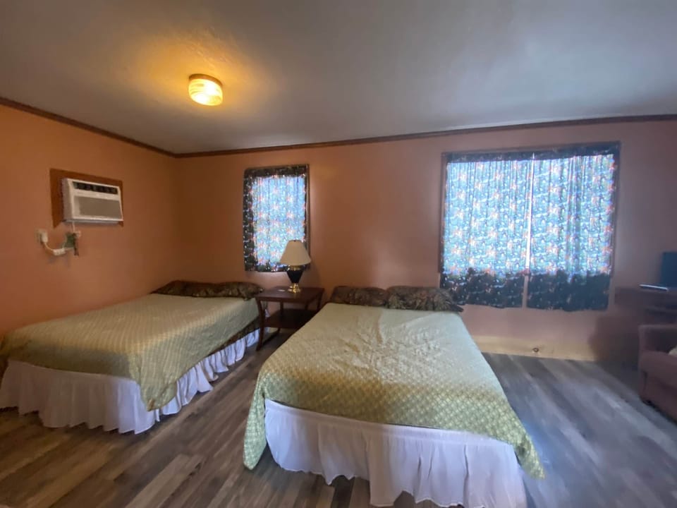 Cabin 8 - interior 1