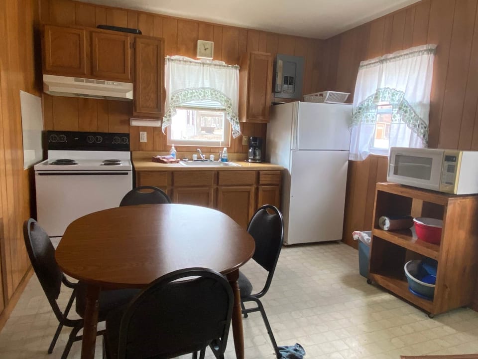 Cabin 12 - interior 1