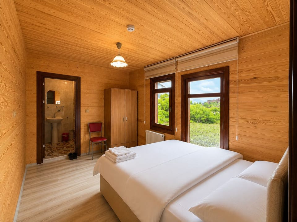 Deluxe Suite, Lake View | Egyptian cotton sheets, premium bedding, down comforters
