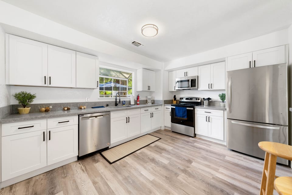 Feast your eyes on this grand kitchen.