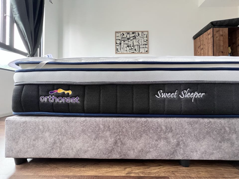 Comfort Studio Suite | Minibar, blackout drapes, soundproofing, iron/ironing board