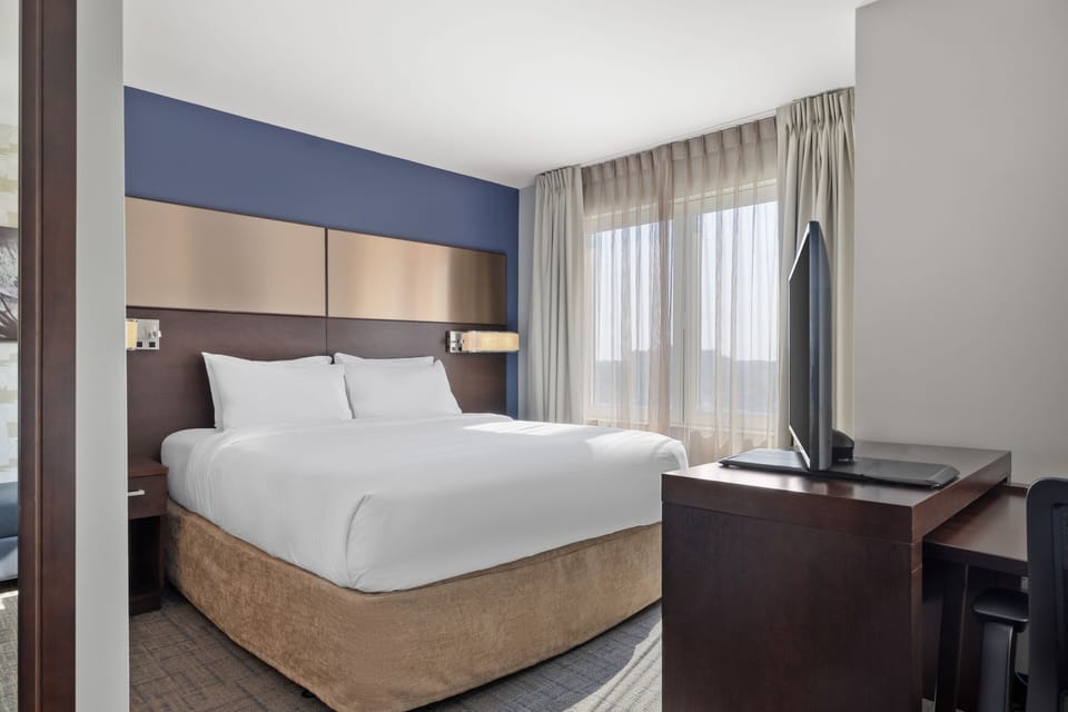 In-room safe, desk, laptop workspace, iron/ironing board