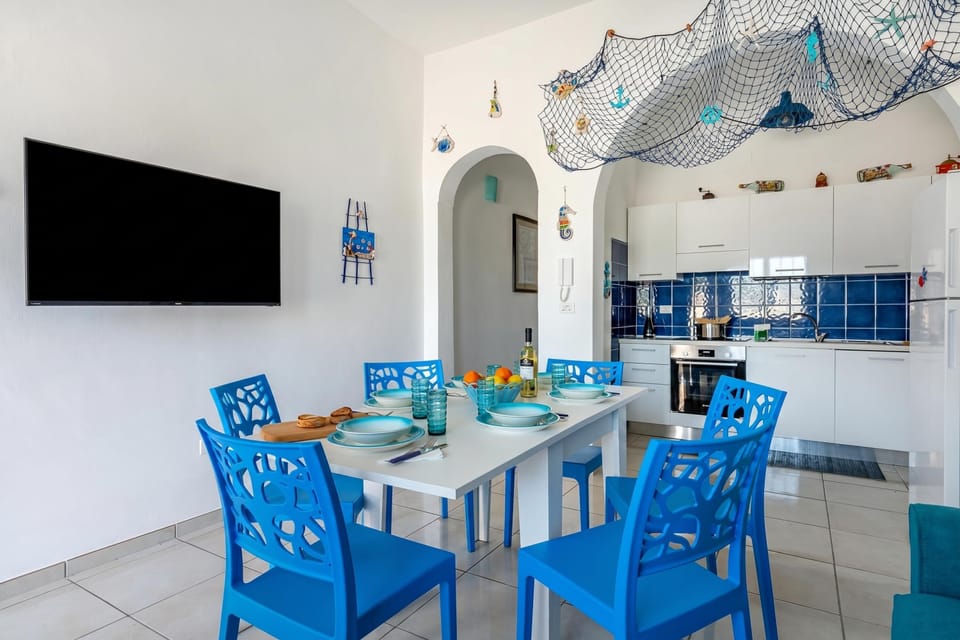 Family House, Multiple Bedrooms, 2 Bathrooms (Casa Celeste 100m From Beach) | Dining