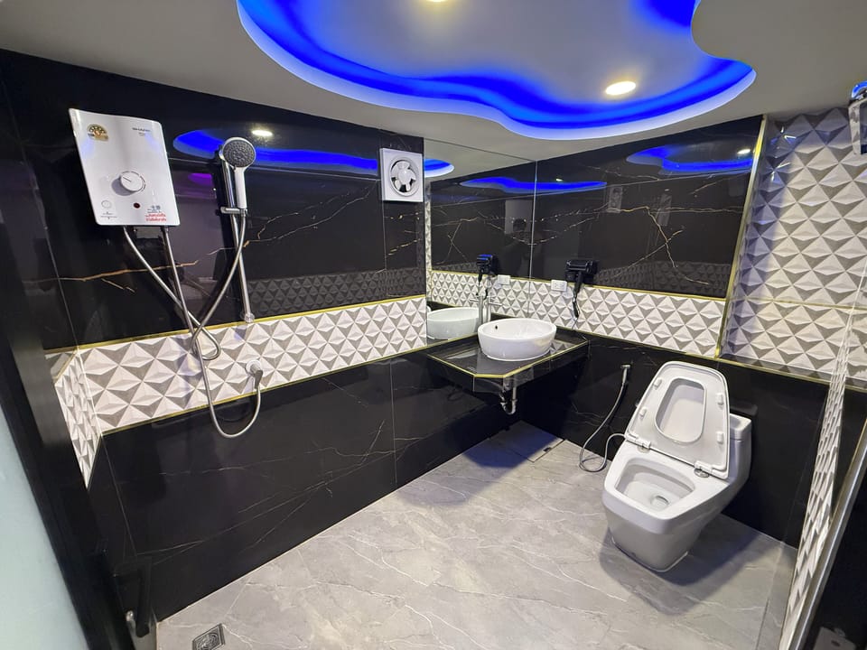 Deluxe Double Room, No Windows | Bathroom | Shower, free toiletries, hair dryer, towels
