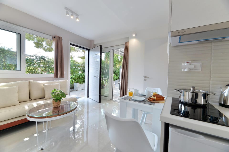 Duplex, Garden View (Split Level) | Private kitchen | Mini-fridge, espresso maker, coffee/tea maker, electric kettle