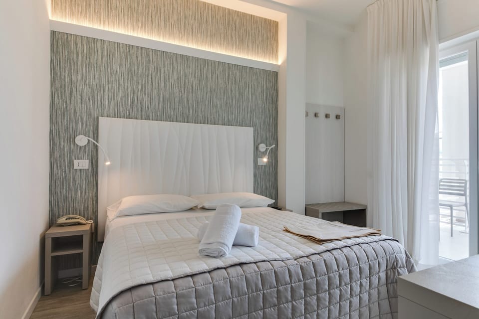 Superior Double Room | Minibar, in-room safe, desk, free WiFi