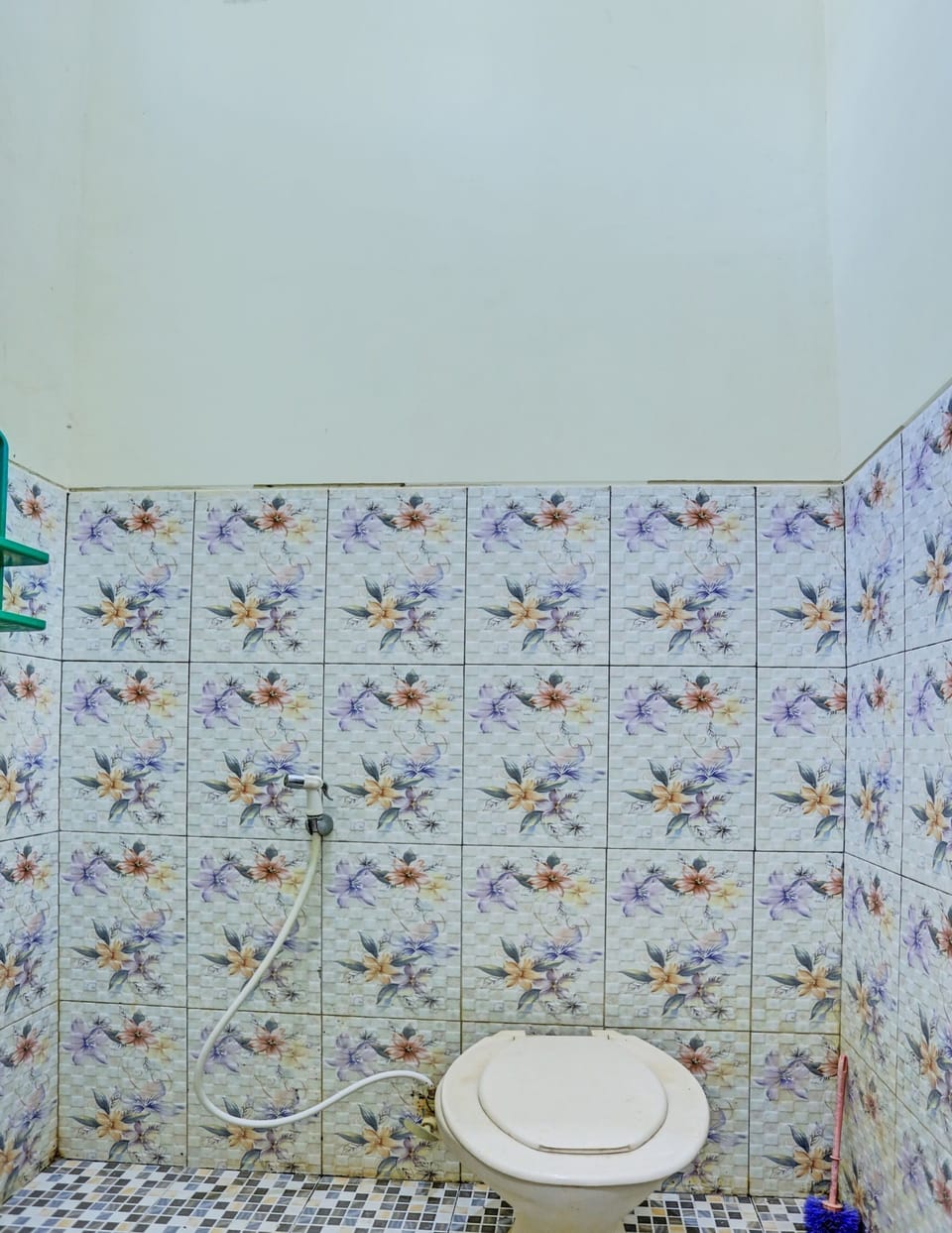 Economy Double Room | Bathroom | Shower, towels