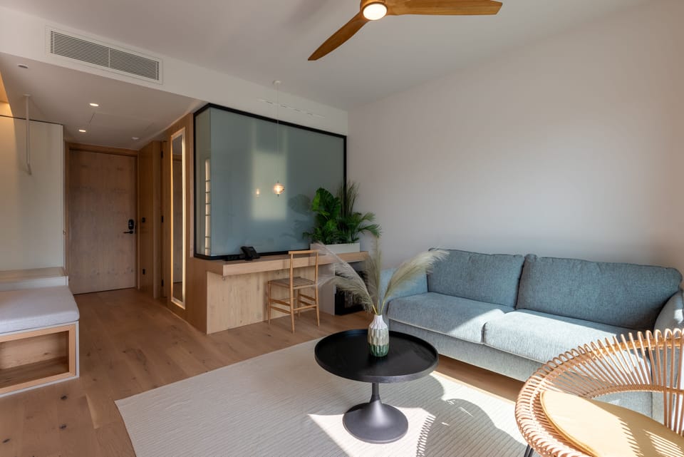 Luxury Suite | Premium bedding, minibar, in-room safe, desk