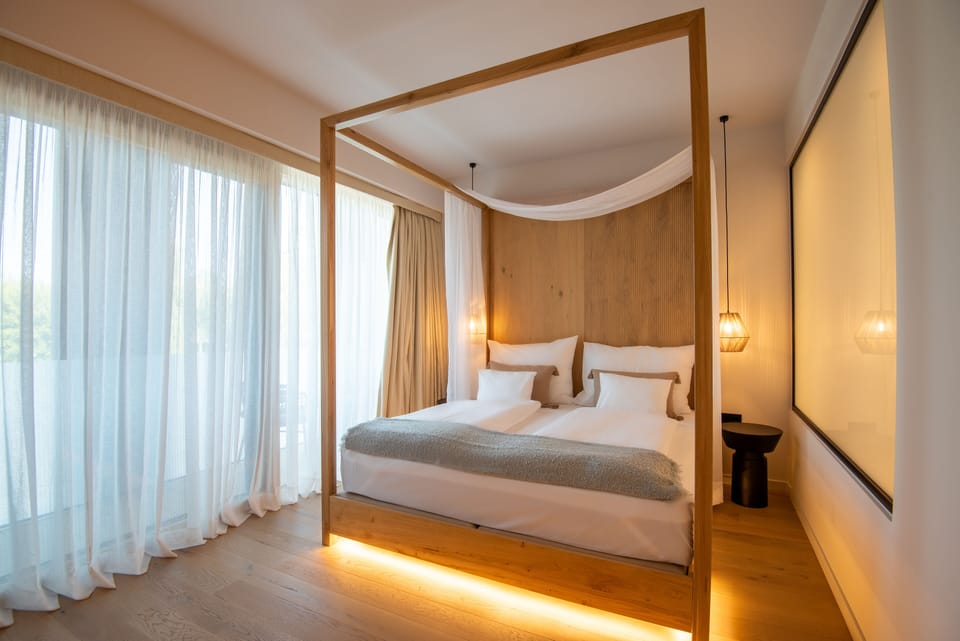 Junior Suite, 1 Bedroom | Premium bedding, minibar, in-room safe, desk