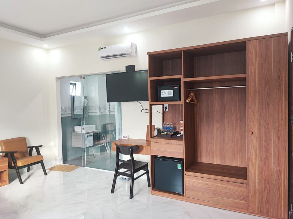 Standard Quadruple Room | Bathroom | Shower, designer toiletries, hair dryer, slippers