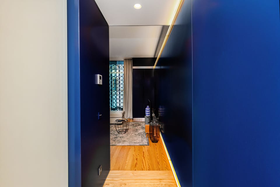 Studio | Living area | Flat-screen TV