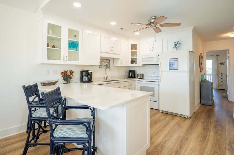 Eat-in Cheerful Kitchen