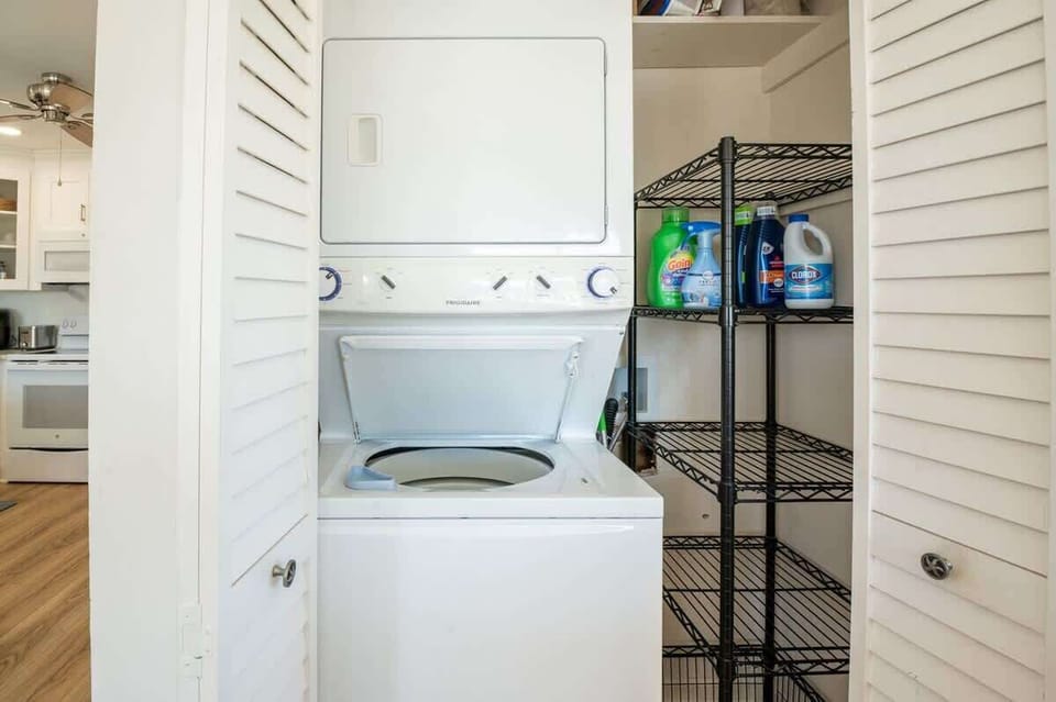 Laundry Closet with Washer and Dryer