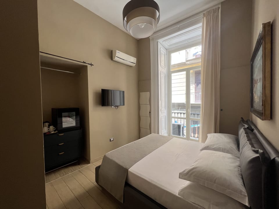 Superior Room | Minibar, in-room safe, desk, free WiFi