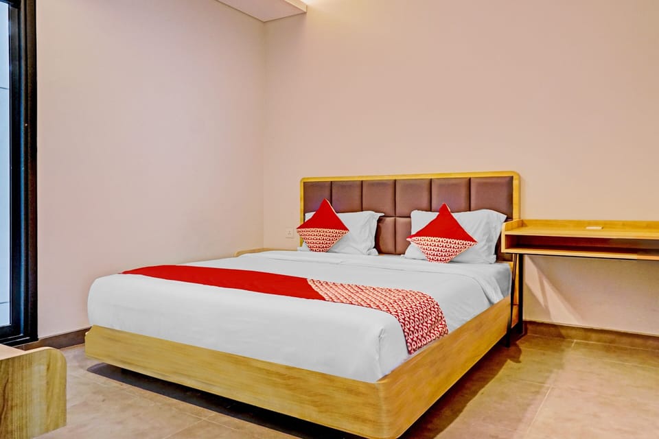 Deluxe Double Room | Desk, free WiFi, bed sheets