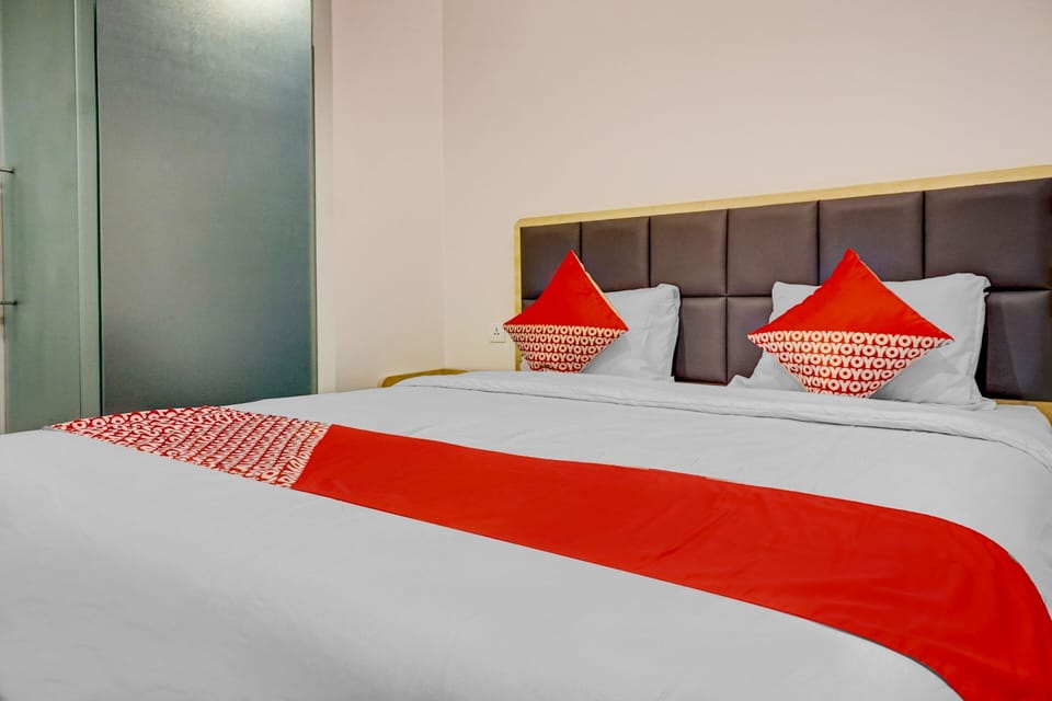 Deluxe Double Room | Desk, free WiFi, bed sheets