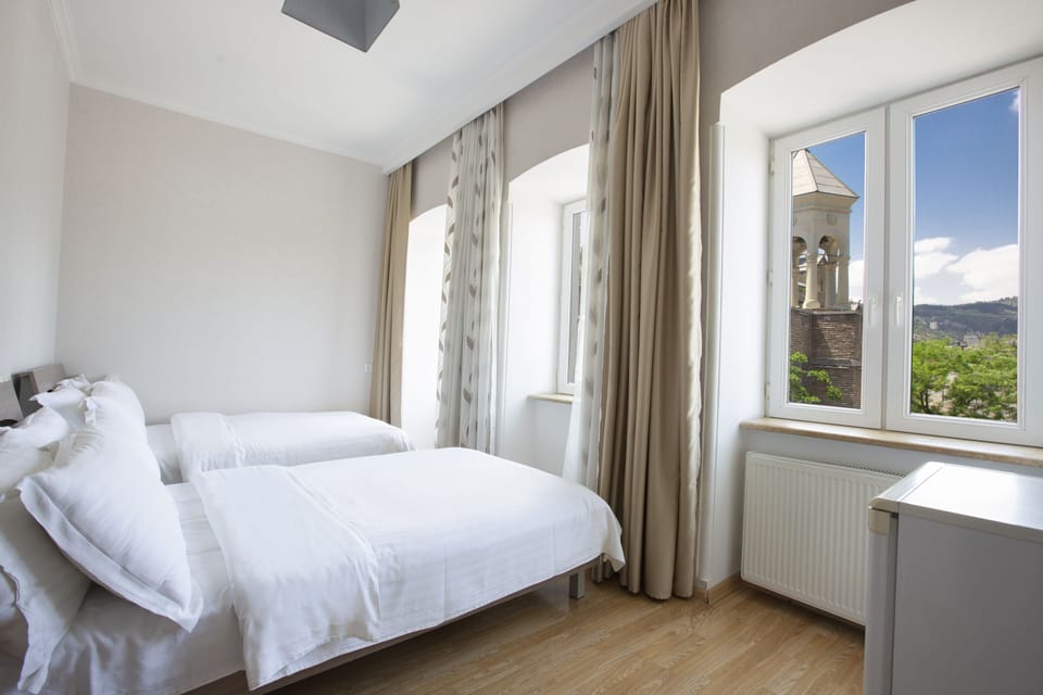 Standard Twin Room | In-room safe, desk, blackout drapes, iron/ironing board