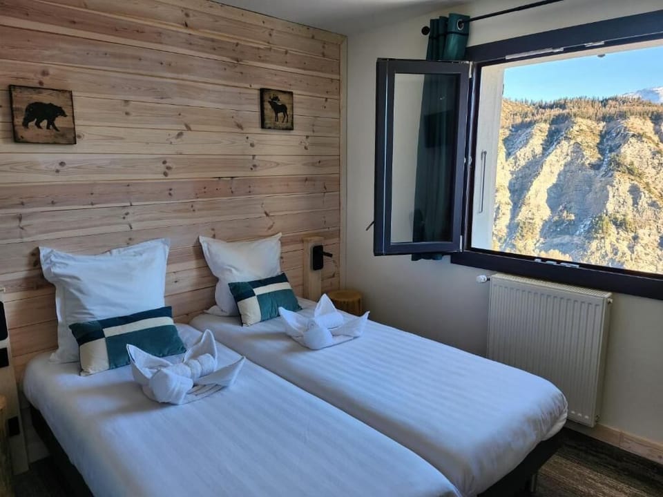 Double Room | Free WiFi, bed sheets