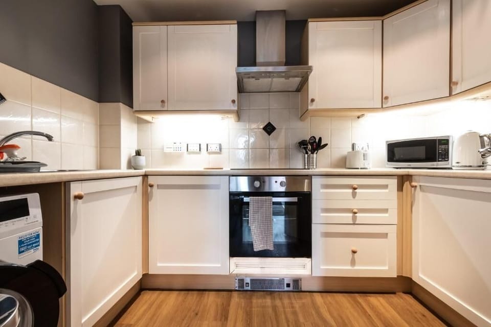 Apartment | Private kitchen | Fridge, microwave, oven, stovetop