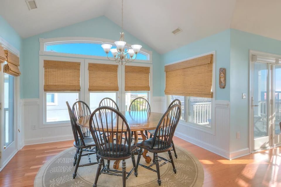 Dining Area
GW 12.2022