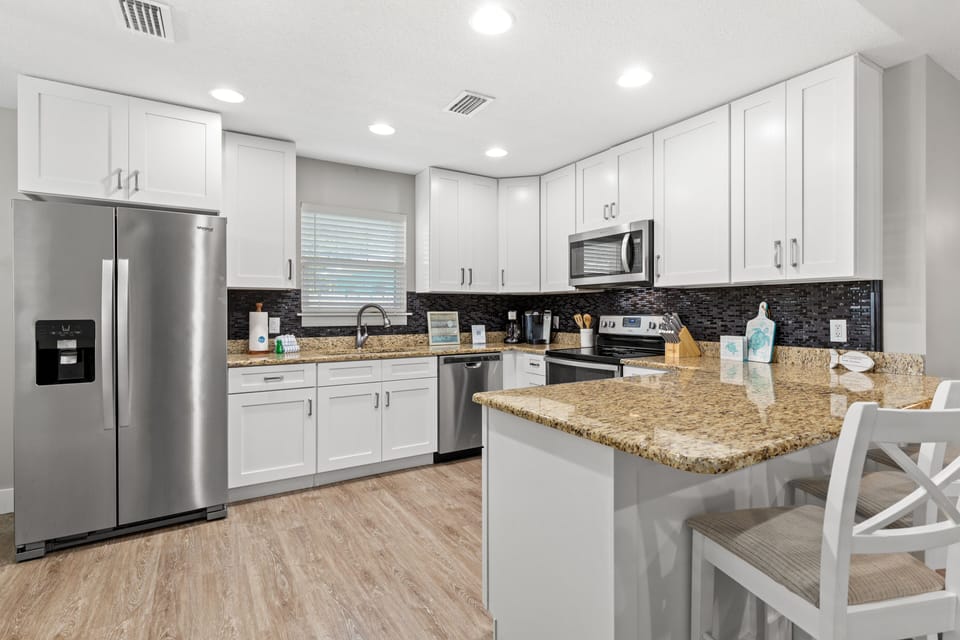 House, Multiple Beds, Hot Tub, Garden View | Private kitchen | Fridge, microwave, oven, stovetop