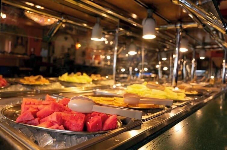 Free daily English breakfast