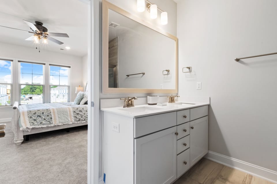 Ensuite Primary Bathroom